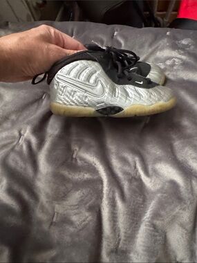 Nike Kids Silver and Black Foamposite-Style Sneakers